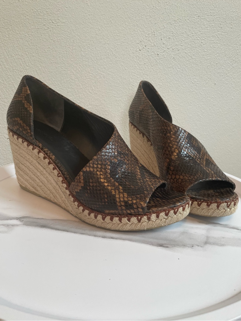 Vince Sonora Brown Snakeskin Leather Espadrille Peep Toe Wedge size 9.5